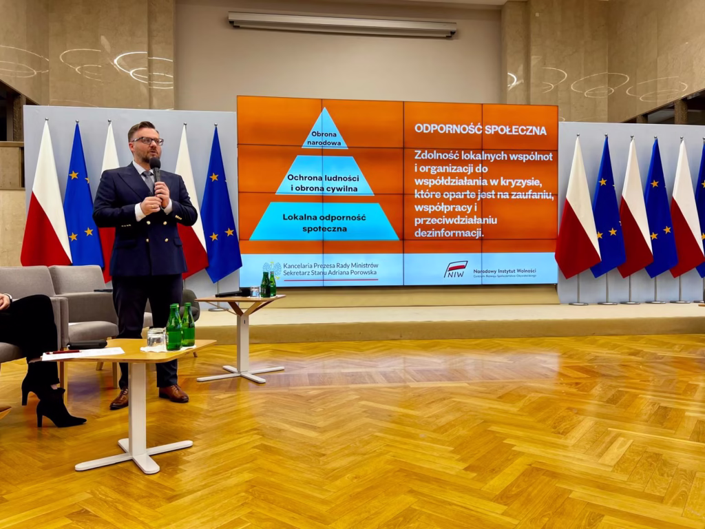 Fundacja Visionary na konferencji „Fundusze europejskie dla NGO” w Kancelarii Prezesa Rady Ministrów – Artur Jabłoński reprezentuje organizacje ratownicze z Podkarpacia.