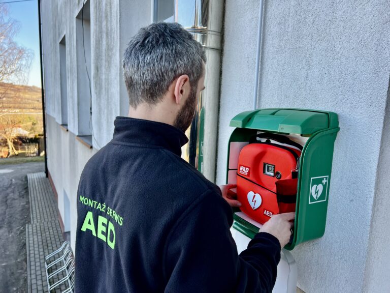 Ile kosztuje AED i jaki defibrylator wybrać w 2026 roku? Kompletny przewodnik