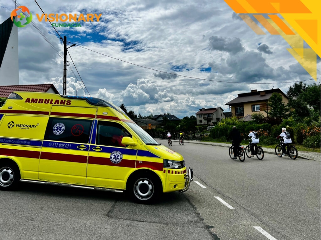 Ambulans Fundacji Visionary podczas zabezpieczenia medycznego rajdu rowerowego