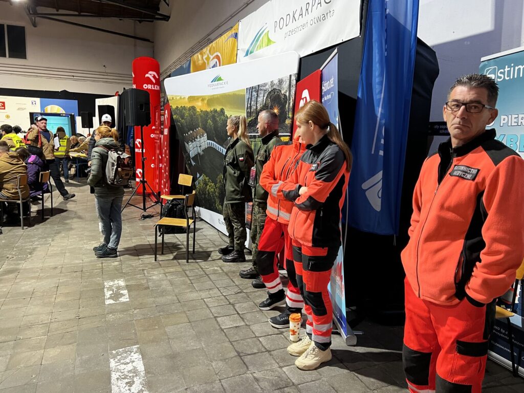 Zespół KPP Fundacji Visionary w hangarze Lotniska Krosno